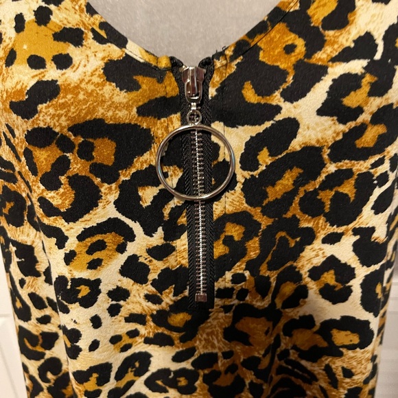 Vibe Sportswear Leopard Swing Dress Shoulder Cutouts and Front Zipper 1X - Picture 10 of 14